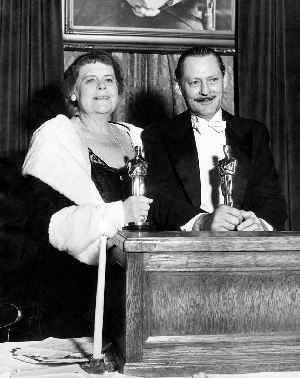 Best Actress winner Marie Dressler and Best Actor winner Lionel Barrymore.