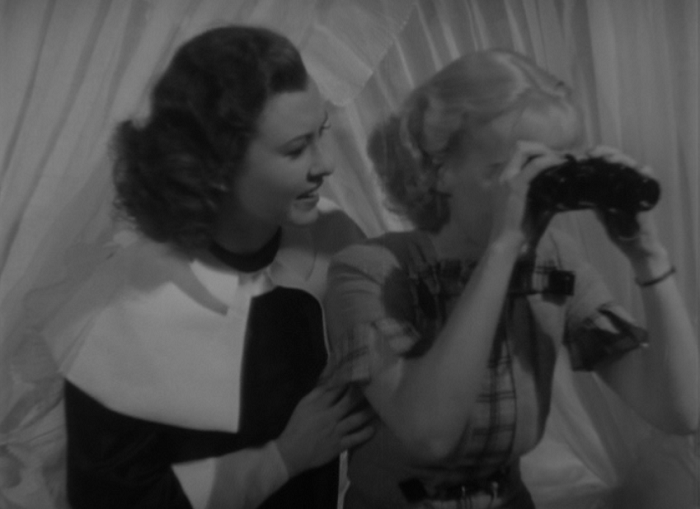 Fog Over Frisco (1934)