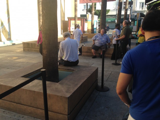 The legendary Allan Arkush's back. I'm a fancy picture taker.