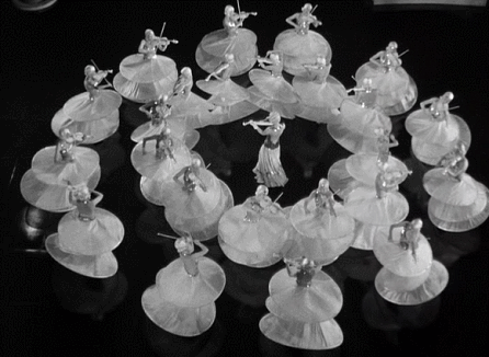 Gold Diggers of 1933 Joan Blondell pre-Code musical Warren William Ruby Keeler Dick Powell Ailene MacMahon Guy Kibbee Ned Sparks Ginger Rogers