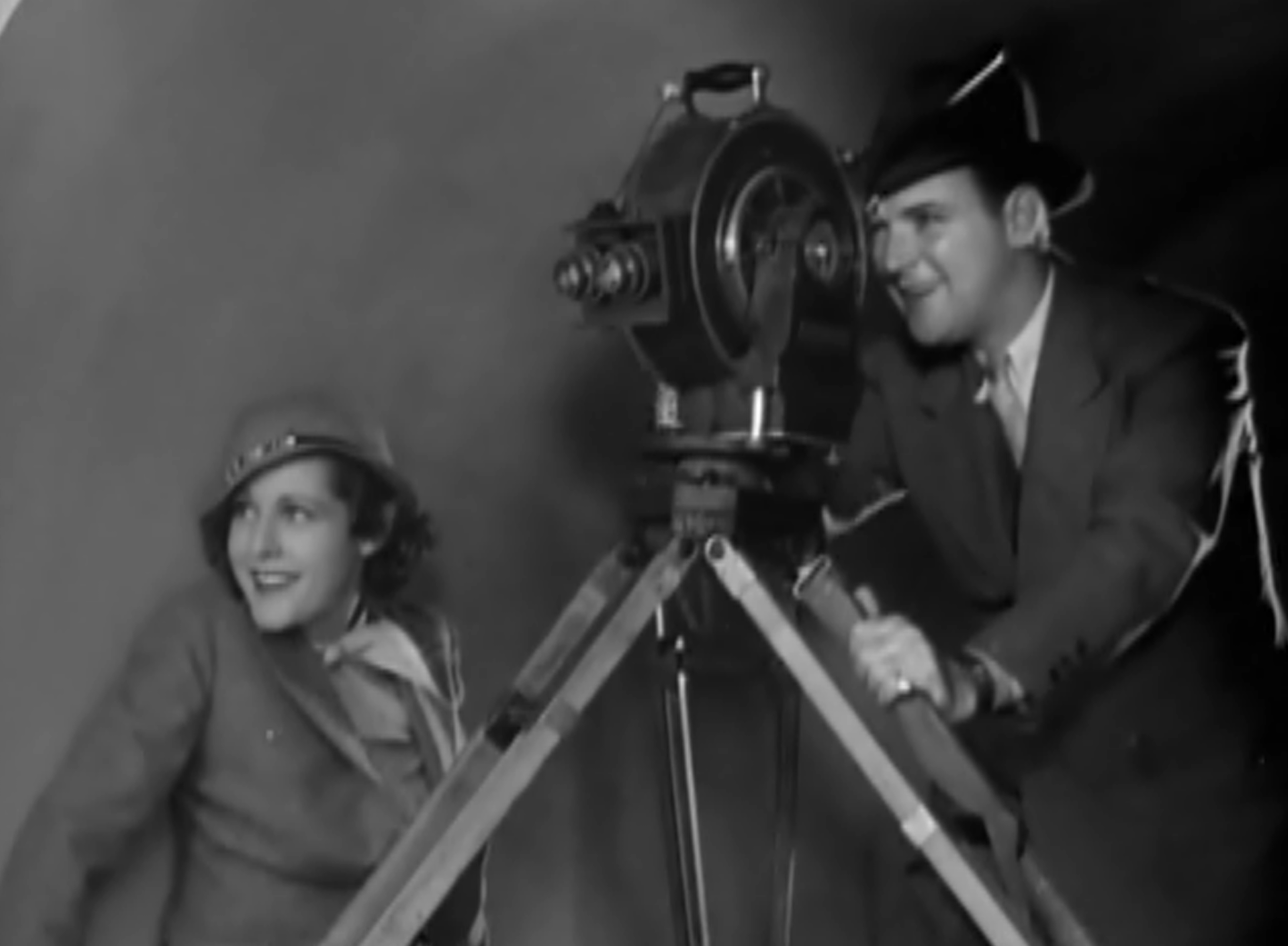 Headline Shooter (1933) Review, with William Gargan and Frances Dee